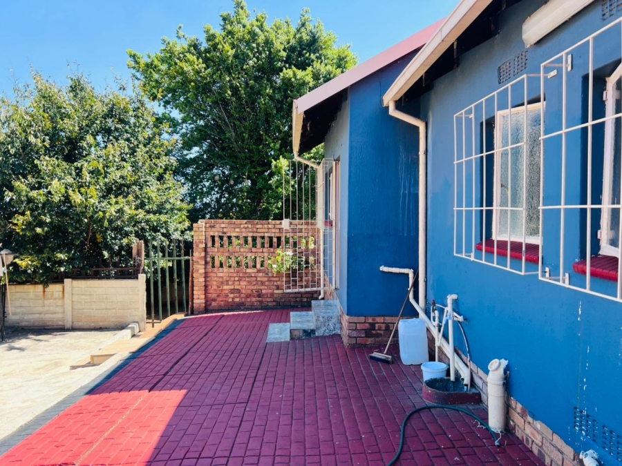5 Bedroom Property for Sale in Naturena Gauteng