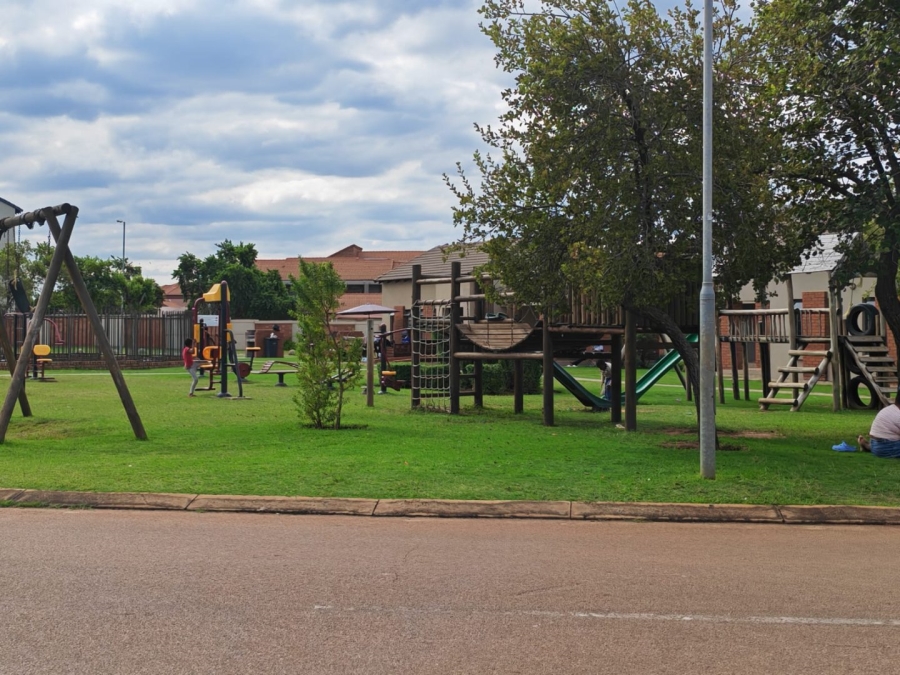 2 Bedroom Property for Sale in The Orchards Gauteng