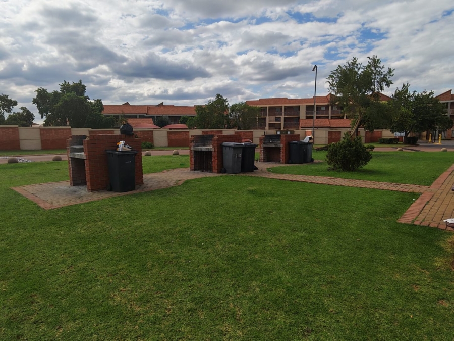 2 Bedroom Property for Sale in The Orchards Gauteng