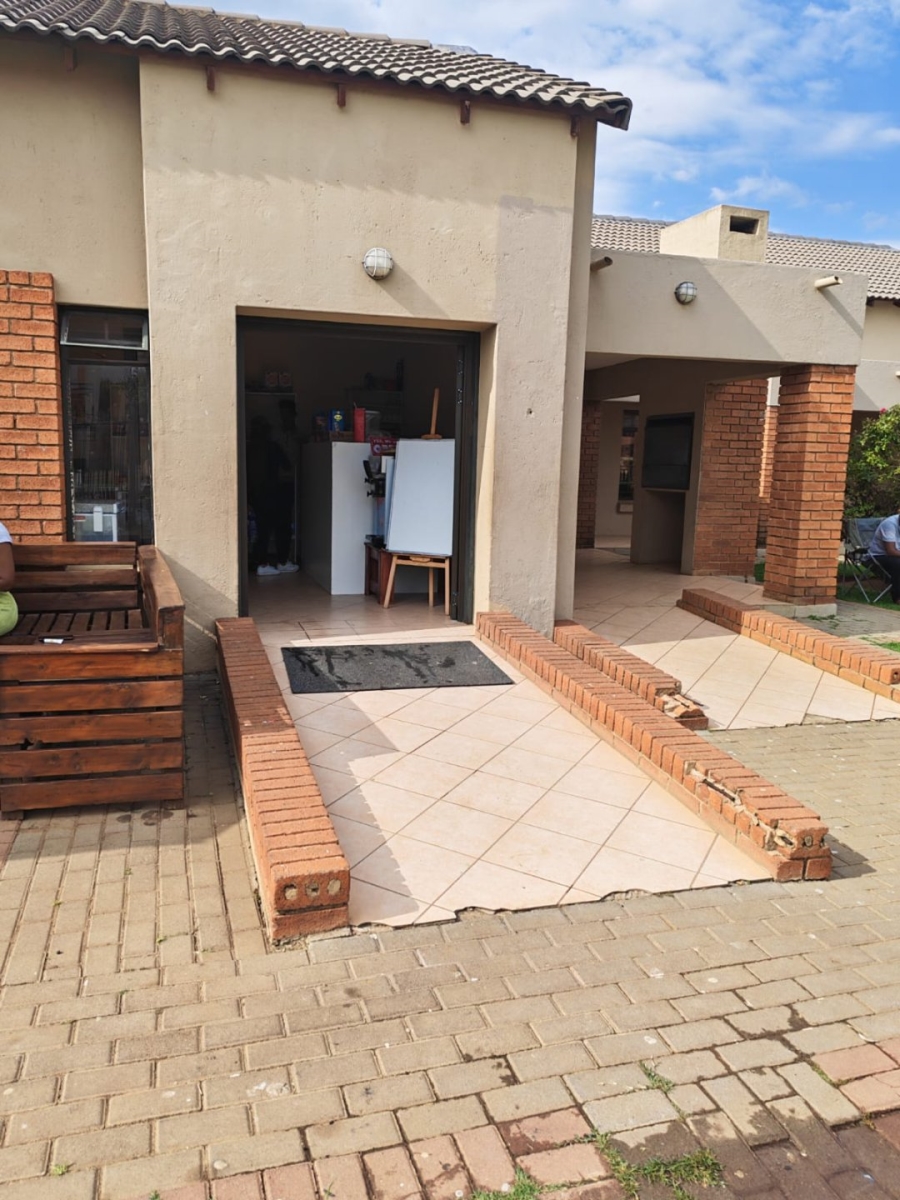 2 Bedroom Property for Sale in The Orchards Gauteng