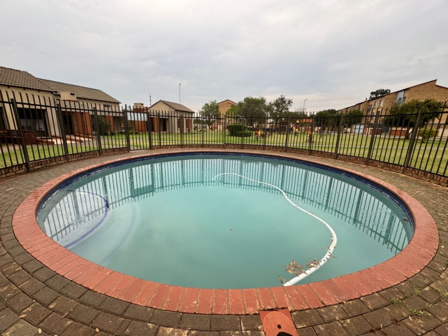2 Bedroom Property for Sale in The Orchards Gauteng