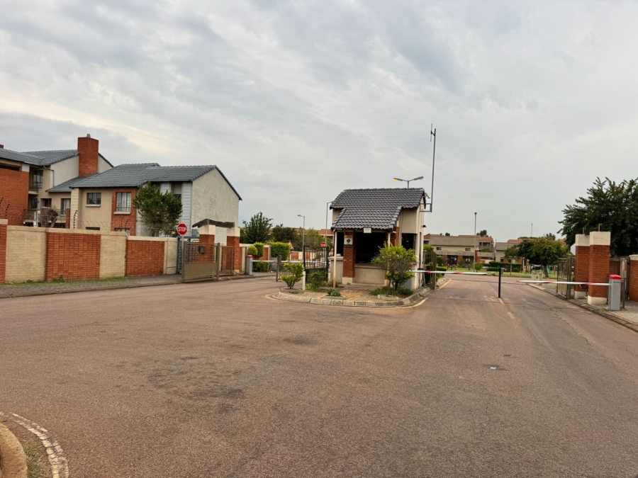 2 Bedroom Property for Sale in The Orchards Gauteng