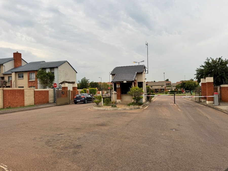 2 Bedroom Property for Sale in The Orchards Gauteng