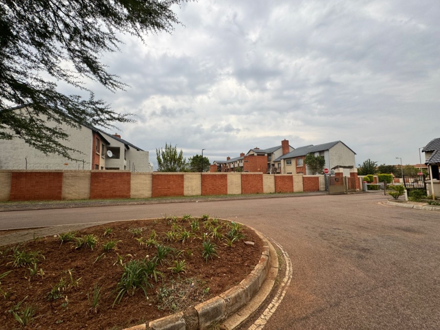 2 Bedroom Property for Sale in The Orchards Gauteng
