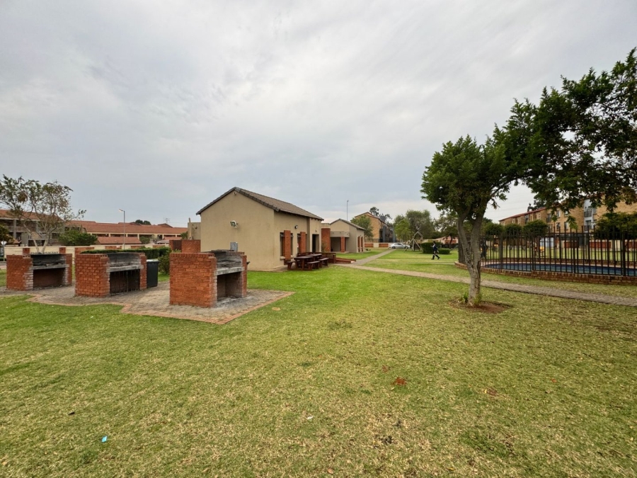 2 Bedroom Property for Sale in The Orchards Gauteng
