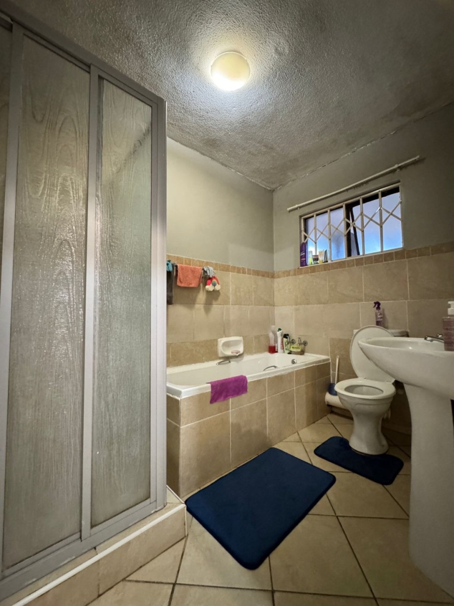 2 Bedroom Property for Sale in The Orchards Gauteng