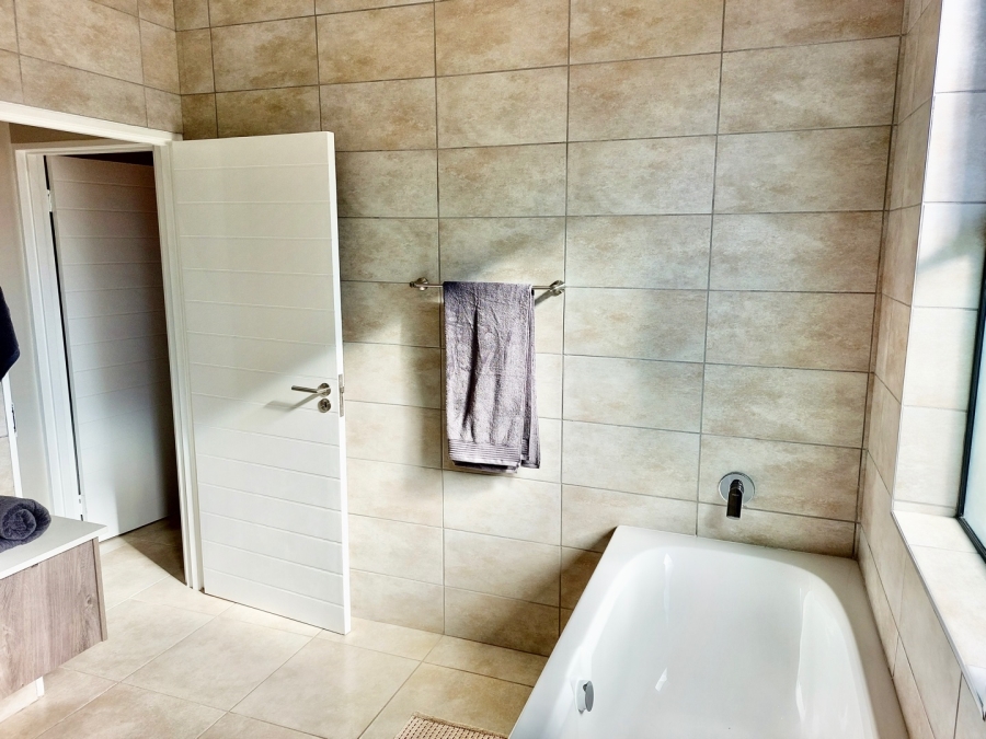 3 Bedroom Property for Sale in Six Fountains Residential Estate Gauteng