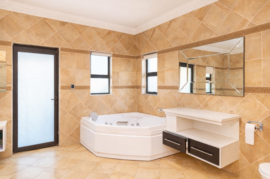 4 Bedroom Property for Sale in Blue Valley Golf Estate Gauteng