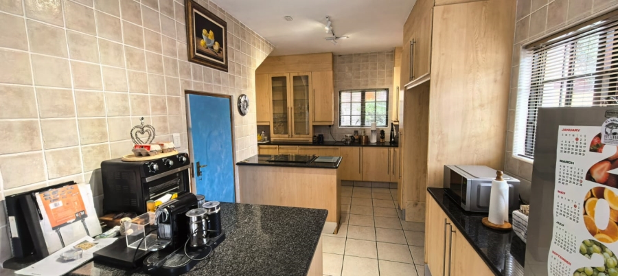 5 Bedroom Property for Sale in Kyalami Hills Gauteng