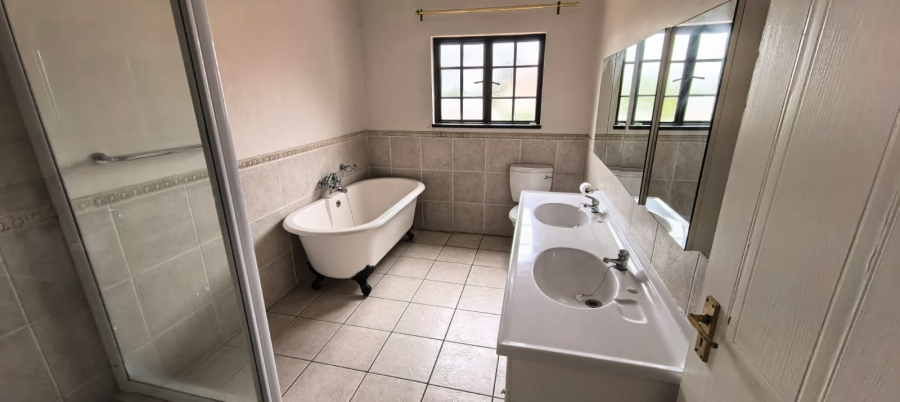 5 Bedroom Property for Sale in Kyalami Hills Gauteng
