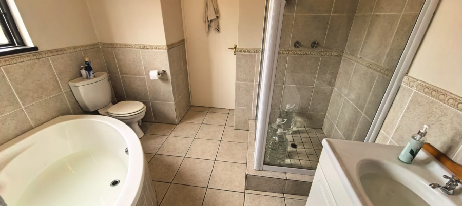 5 Bedroom Property for Sale in Kyalami Hills Gauteng