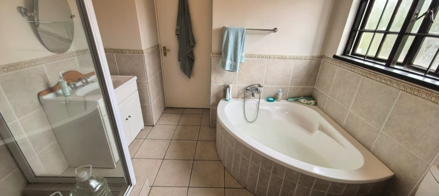 5 Bedroom Property for Sale in Kyalami Hills Gauteng