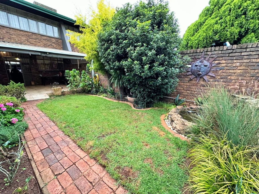 2 Bedroom Property for Sale in Lyttelton Manor Gauteng
