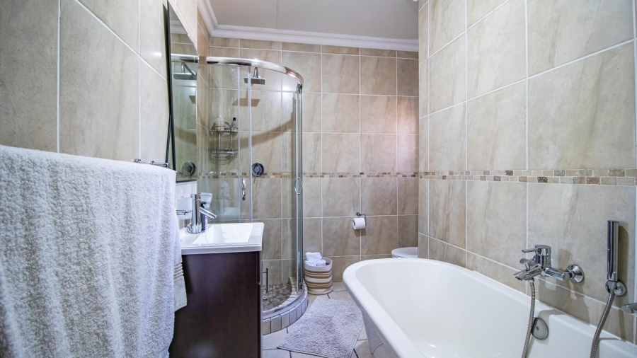  Bedroom Property for Sale in Hurlyvale Gauteng