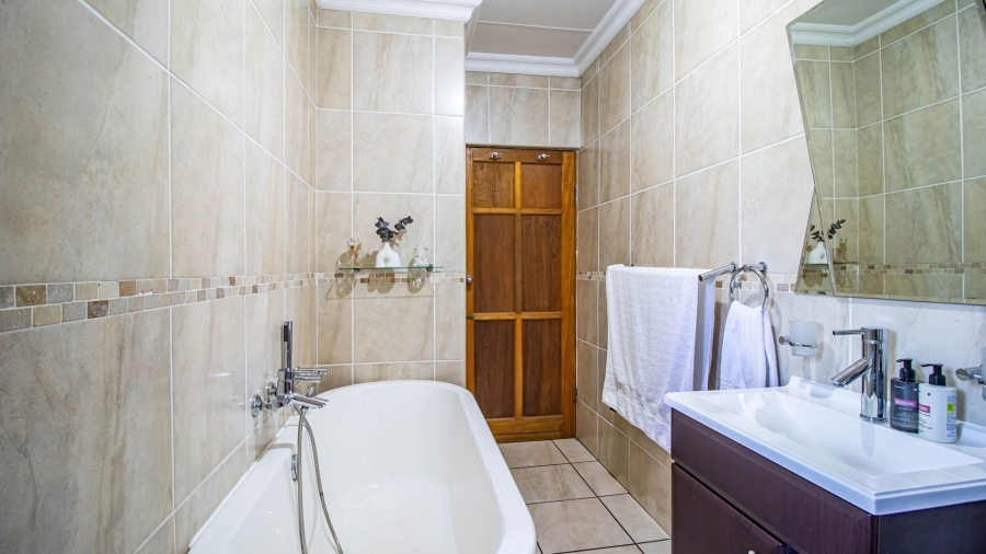  Bedroom Property for Sale in Hurlyvale Gauteng