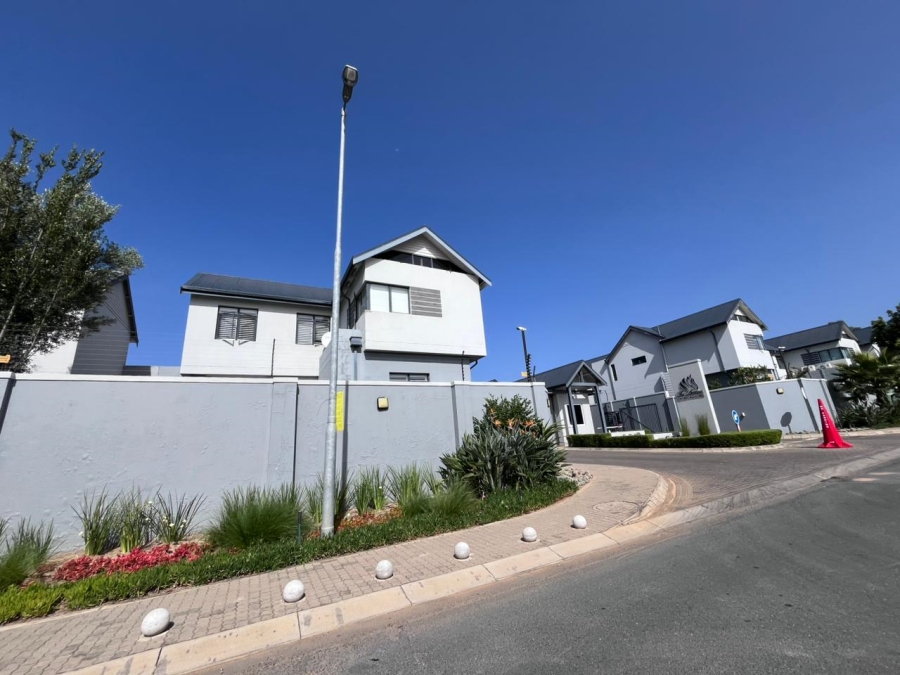 3 Bedroom Property for Sale in Broadacres Gauteng