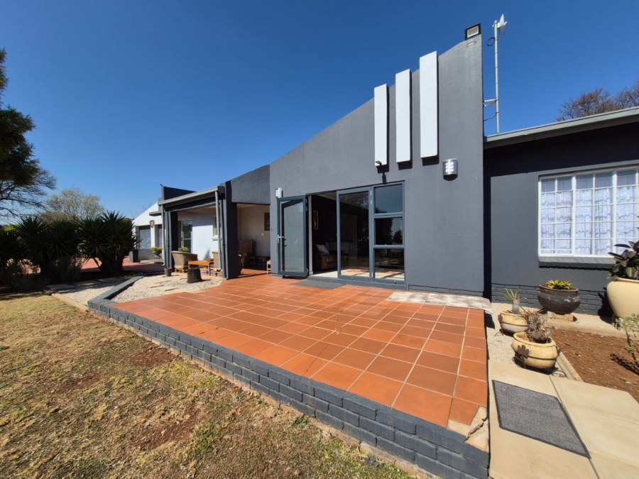 To Let 3 Bedroom Property for Rent in Zwavelpoort Gauteng