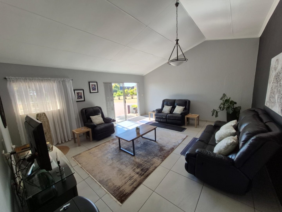 To Let 3 Bedroom Property for Rent in Zwavelpoort Gauteng