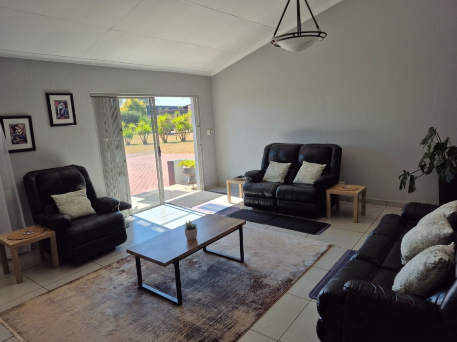To Let 3 Bedroom Property for Rent in Zwavelpoort Gauteng