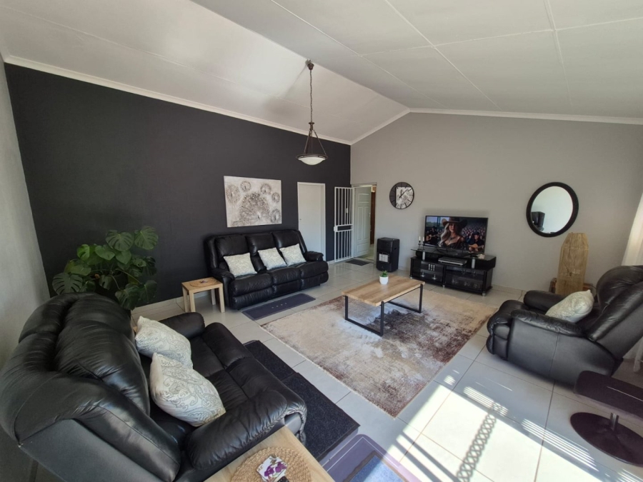 To Let 3 Bedroom Property for Rent in Zwavelpoort Gauteng