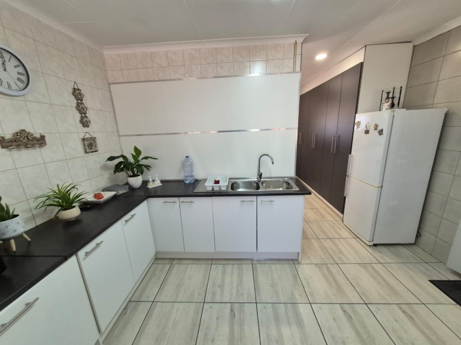 To Let 3 Bedroom Property for Rent in Zwavelpoort Gauteng