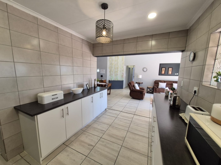 To Let 3 Bedroom Property for Rent in Zwavelpoort Gauteng