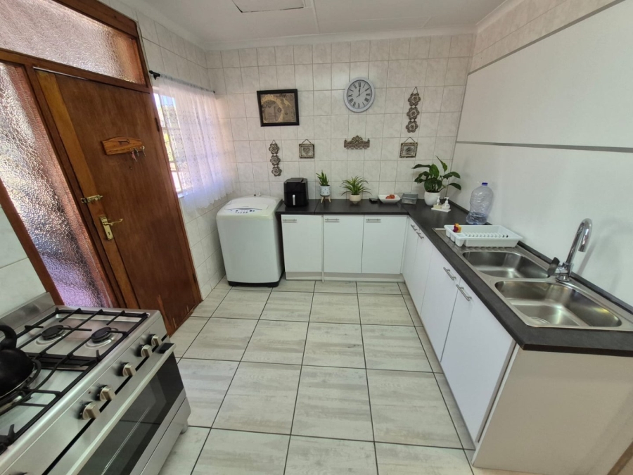 To Let 3 Bedroom Property for Rent in Zwavelpoort Gauteng