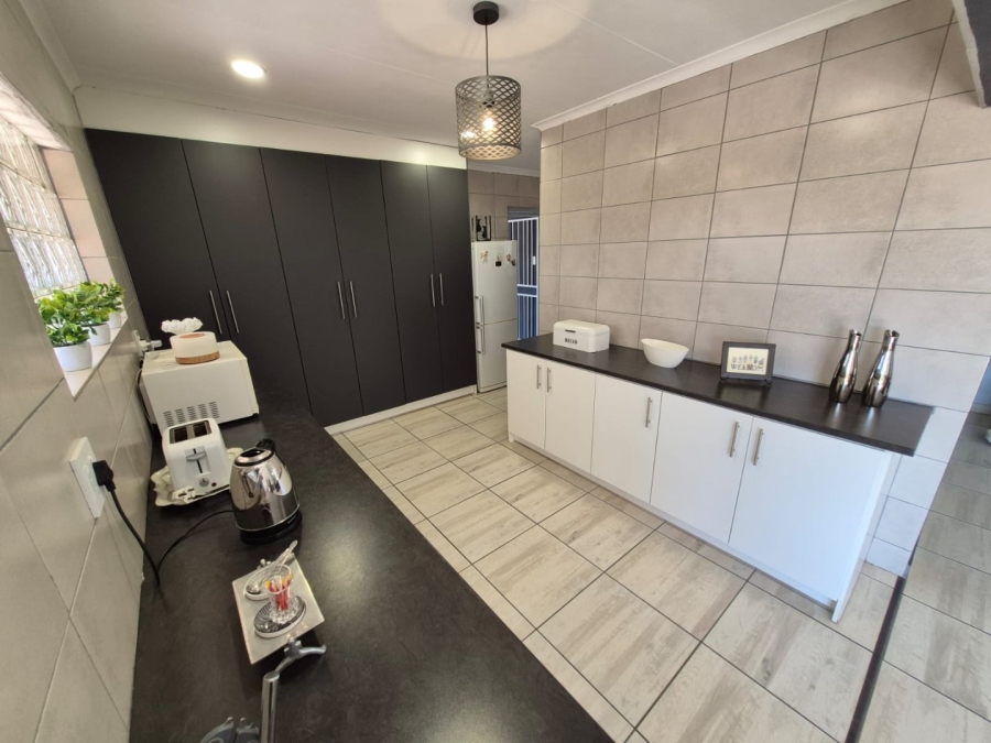 To Let 3 Bedroom Property for Rent in Zwavelpoort Gauteng