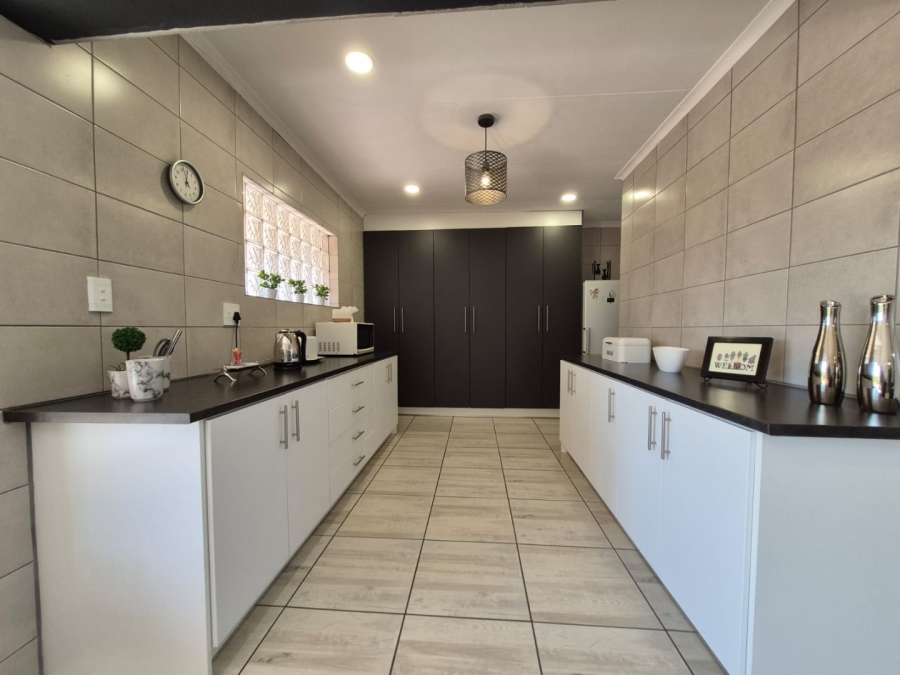To Let 3 Bedroom Property for Rent in Zwavelpoort Gauteng