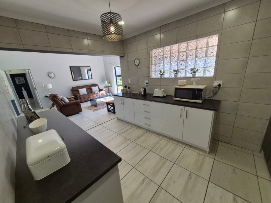 To Let 3 Bedroom Property for Rent in Zwavelpoort Gauteng