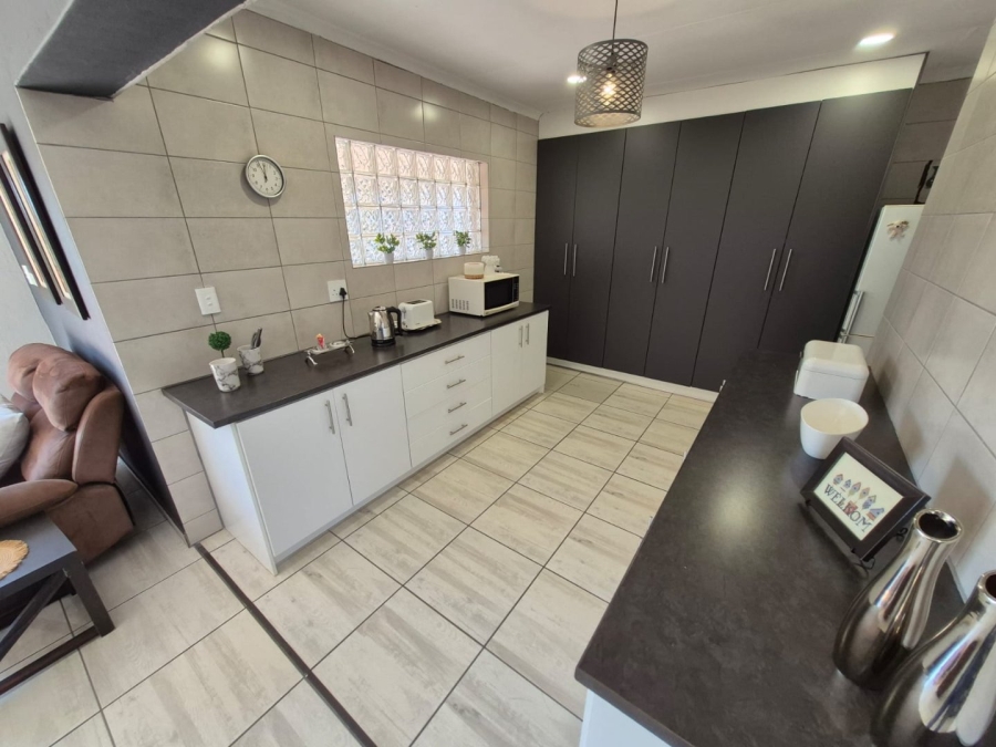 To Let 3 Bedroom Property for Rent in Zwavelpoort Gauteng