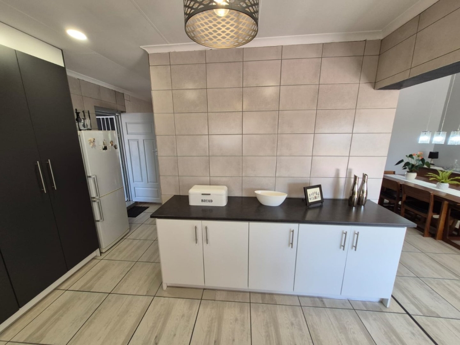 To Let 3 Bedroom Property for Rent in Zwavelpoort Gauteng