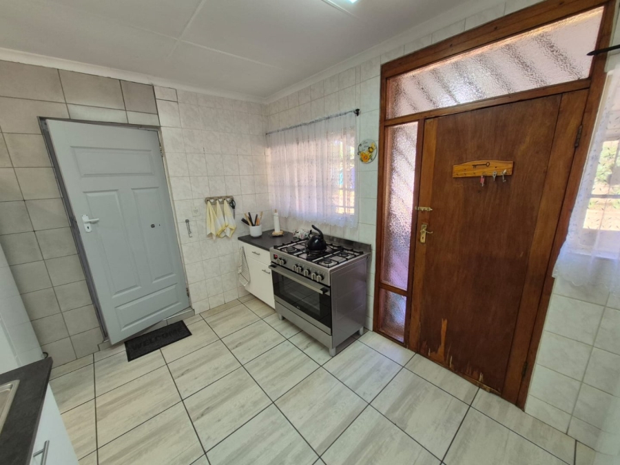 To Let 3 Bedroom Property for Rent in Zwavelpoort Gauteng