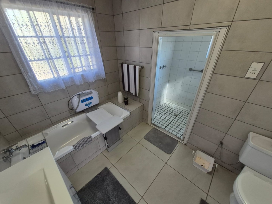 To Let 3 Bedroom Property for Rent in Zwavelpoort Gauteng