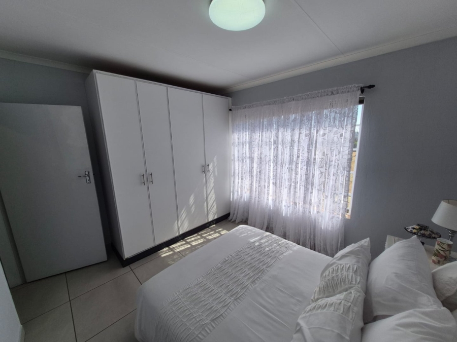 To Let 3 Bedroom Property for Rent in Zwavelpoort Gauteng