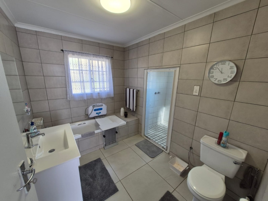 To Let 3 Bedroom Property for Rent in Zwavelpoort Gauteng