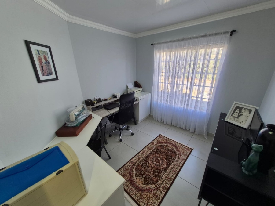 To Let 3 Bedroom Property for Rent in Zwavelpoort Gauteng