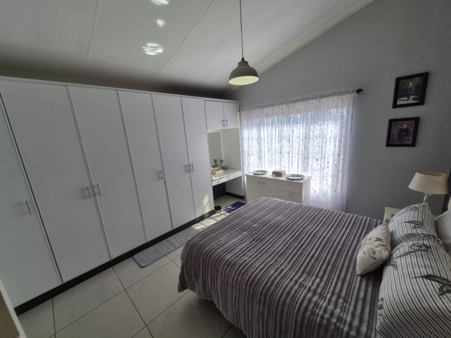 To Let 3 Bedroom Property for Rent in Zwavelpoort Gauteng