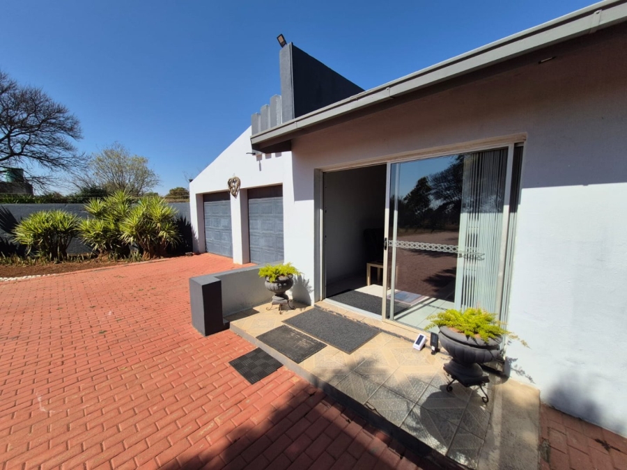 To Let 3 Bedroom Property for Rent in Zwavelpoort Gauteng