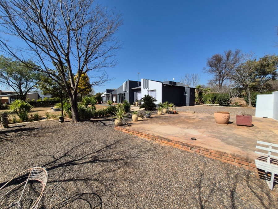 To Let 3 Bedroom Property for Rent in Zwavelpoort Gauteng