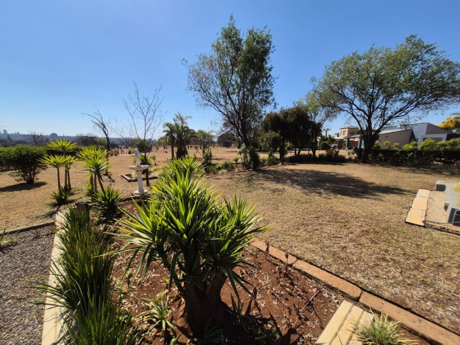 To Let 3 Bedroom Property for Rent in Zwavelpoort Gauteng