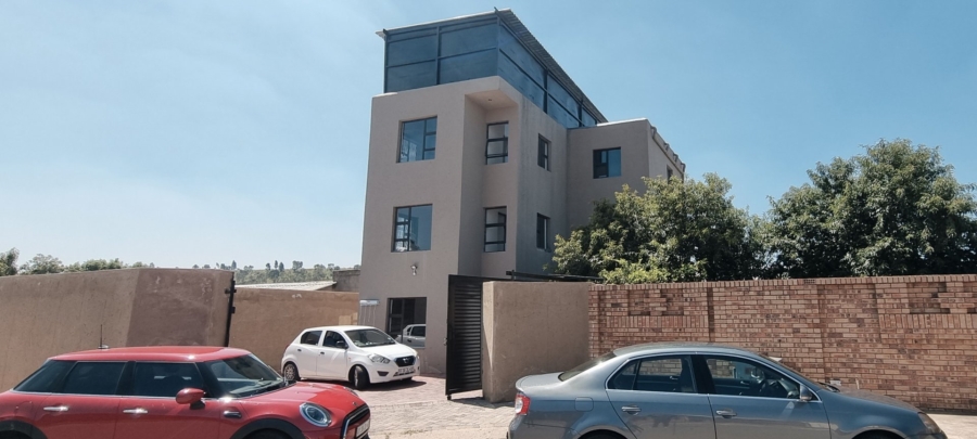 8 Bedroom Property for Sale in Diepkloof Zone 4 Gauteng