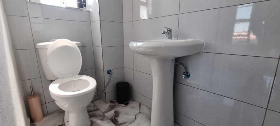 8 Bedroom Property for Sale in Diepkloof Zone 4 Gauteng