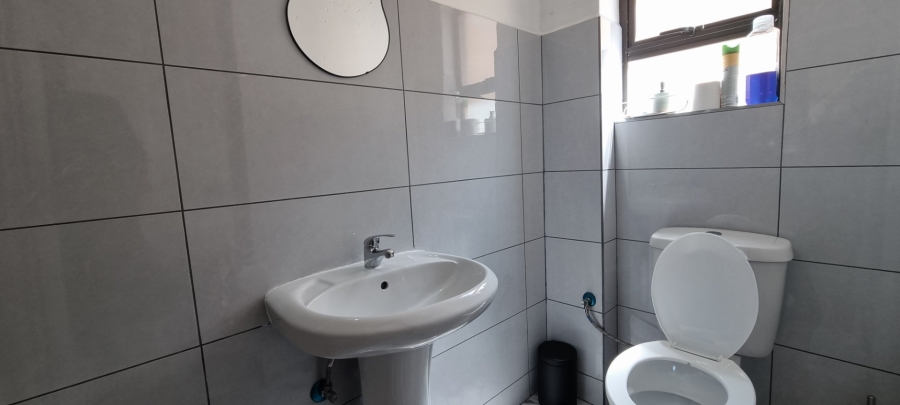 8 Bedroom Property for Sale in Diepkloof Zone 4 Gauteng