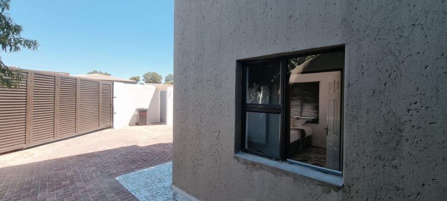 8 Bedroom Property for Sale in Diepkloof Zone 4 Gauteng