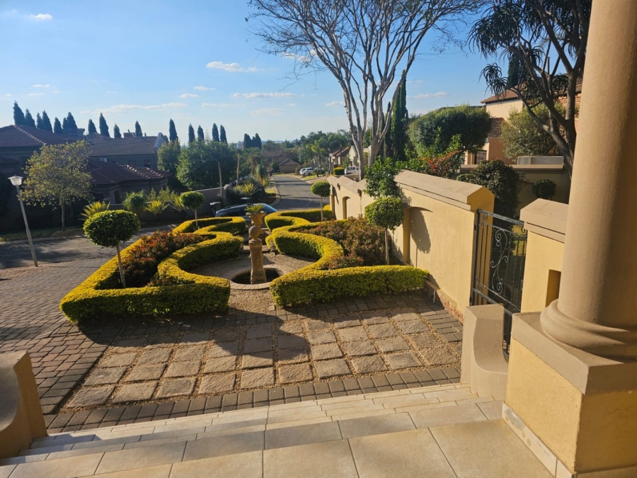 5 Bedroom Property for Sale in Moreleta Park Gauteng