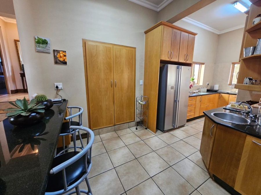 5 Bedroom Property for Sale in Moreleta Park Gauteng