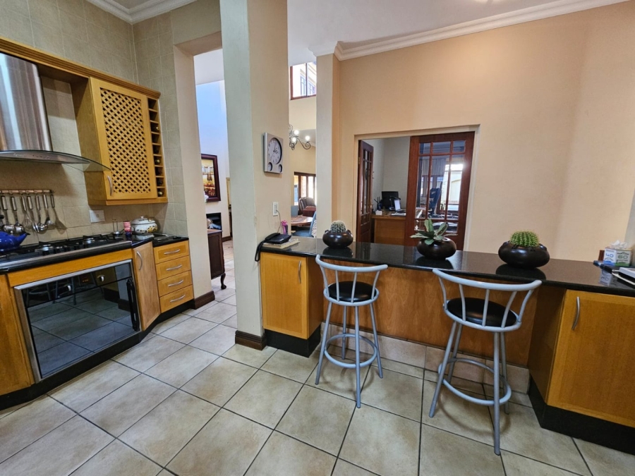 5 Bedroom Property for Sale in Moreleta Park Gauteng