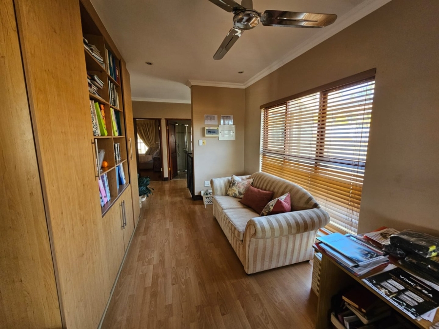 5 Bedroom Property for Sale in Moreleta Park Gauteng