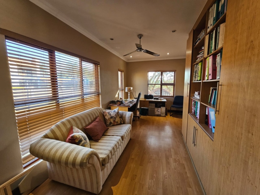 5 Bedroom Property for Sale in Moreleta Park Gauteng